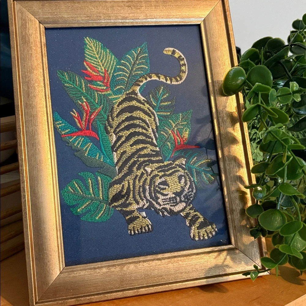 🆕Papyrus 3D Embroidered Tiger Blank Inside Card